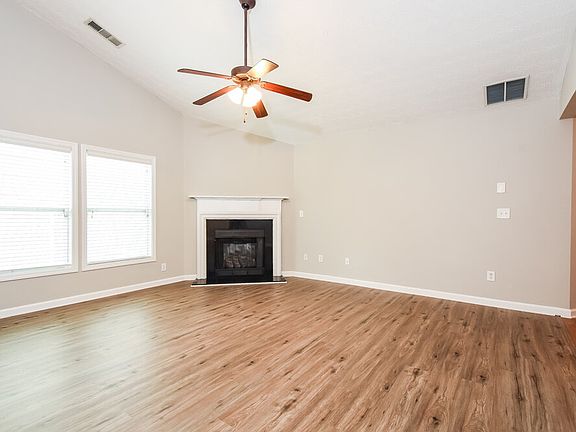 3rd image of 210 Winterbury Dr