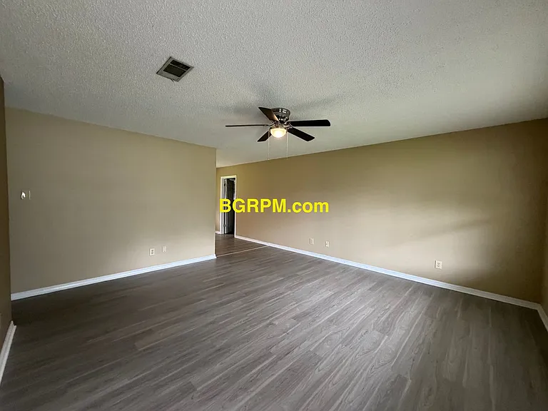 20 Parkview Dr — Photo 2