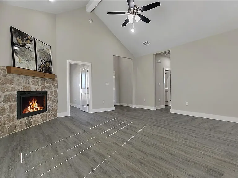 132 Calvin Dr — Photo 2