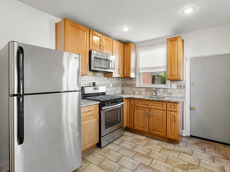 2426 E Indiana Ave — Photo 9