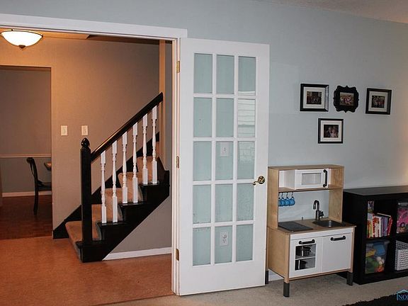 2nd image of 1038 Gustin Ave