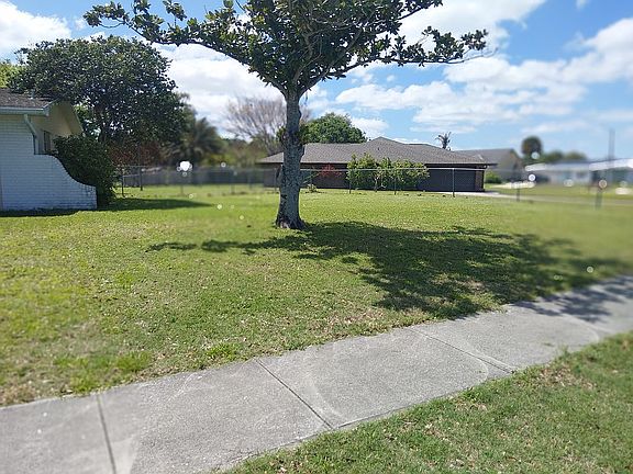 2nd image of 1456 Meadowbrook Rd NE