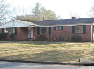 237 10th Ave NW, Hickory, NC 28601