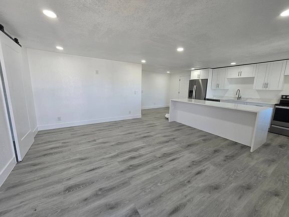 4th image of 472 Copenhagen St