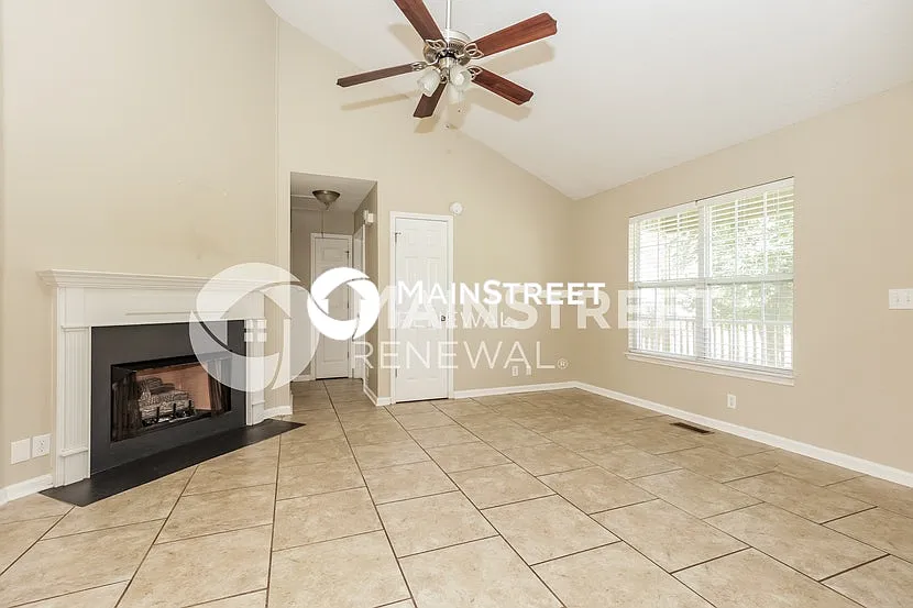 728 Stone Hedge Dr — Photo 4
