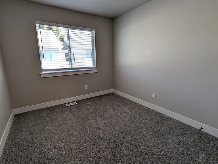 5560 Trueman #C — Photo 18