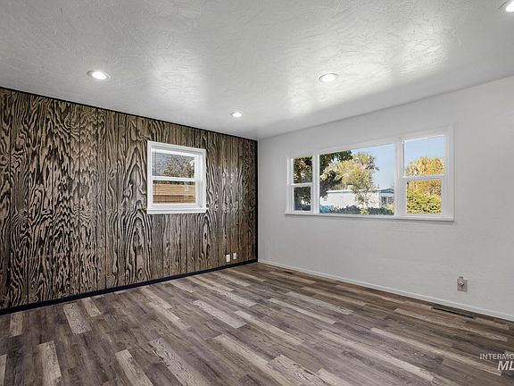 5th image of 505 W Avenue D
