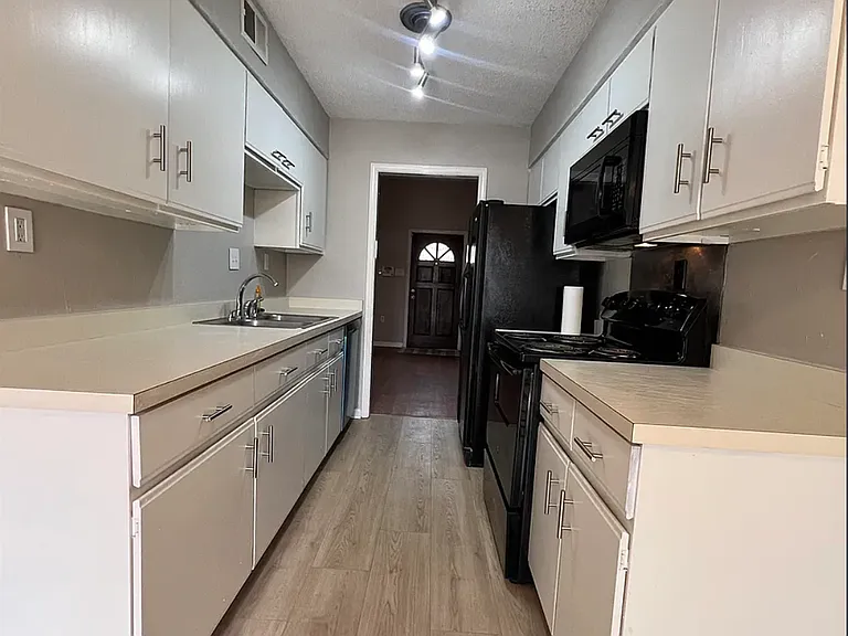 6765 Kirby Lawns Cv — Photo 5