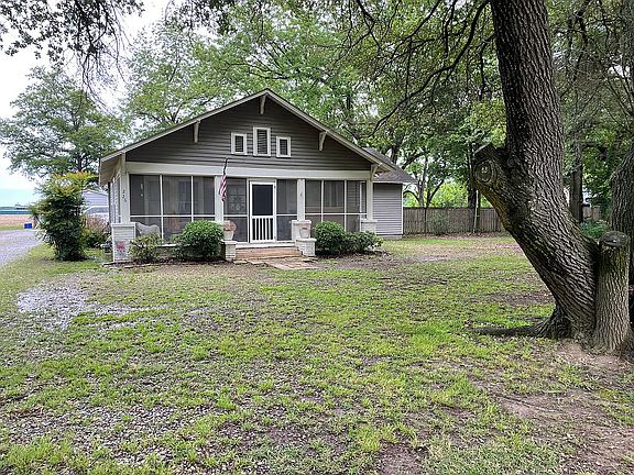 2nd image of 226 N Bayou Rd