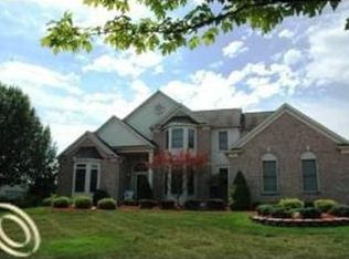 51257 Plymouth Lake Dr, Plymouth, MI 48170