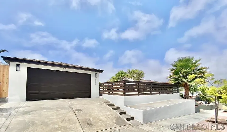 3 bed, 1.5 bath, 1433 sqft, $5,800 — Photo 2