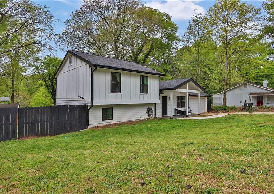 1st image of 447 Warren Rd