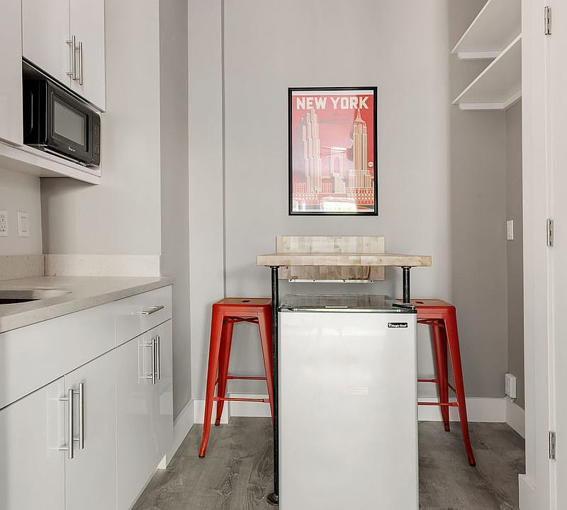 2nd image of 1187 Halsey St #1