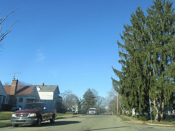 4th image of 604 Redwood Ave