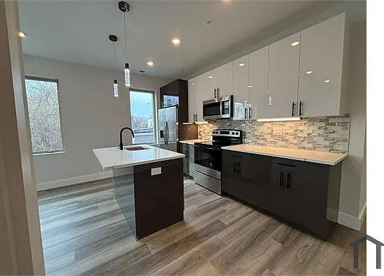2 bed, 700 sqft, $1,700 — Photo 2