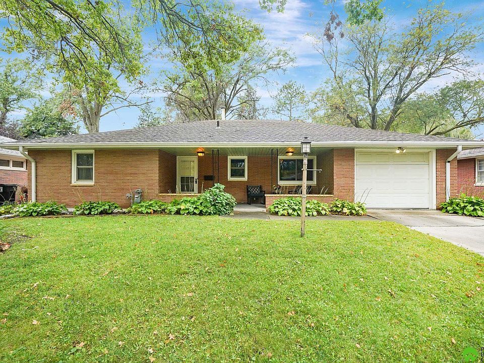 1st image of 2761 S 39th St