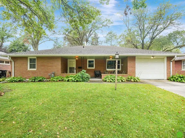 2761 S 39th St, Lincoln, NE 68506