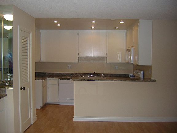 3rd image of 307 Montana Ave APT 205A