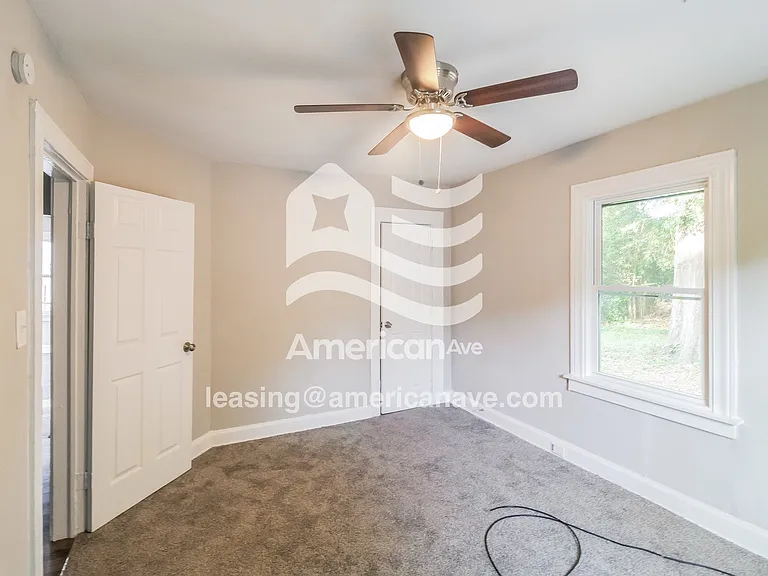 1347972_008_main_bedroom_13724435.jpg