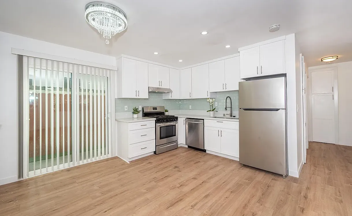 2 bed, 1000 sqft, $2,750 — Photo 2
