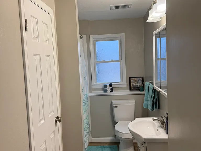 1680 N Oakcrest Ave — Photo 11