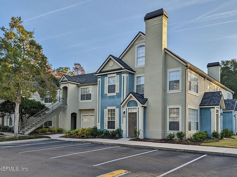 1st image of 13700 Richmond Park Dr N APT 1002