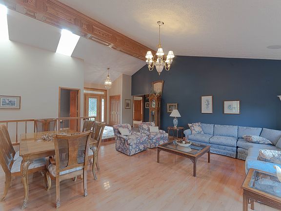4th image of 12190 Heather Ct