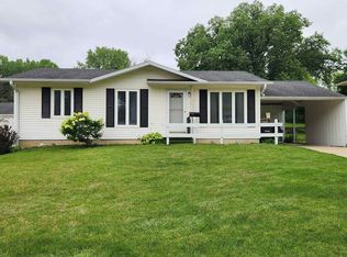 1745 Carriage Hill Dr, Waterloo, IA 50701