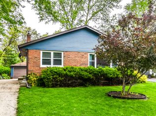 19540 W University Dr, Mundelein, IL