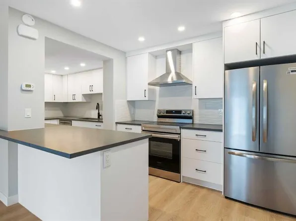 4915 E 45th St SW #11, Calgary, AB T3E 3W5