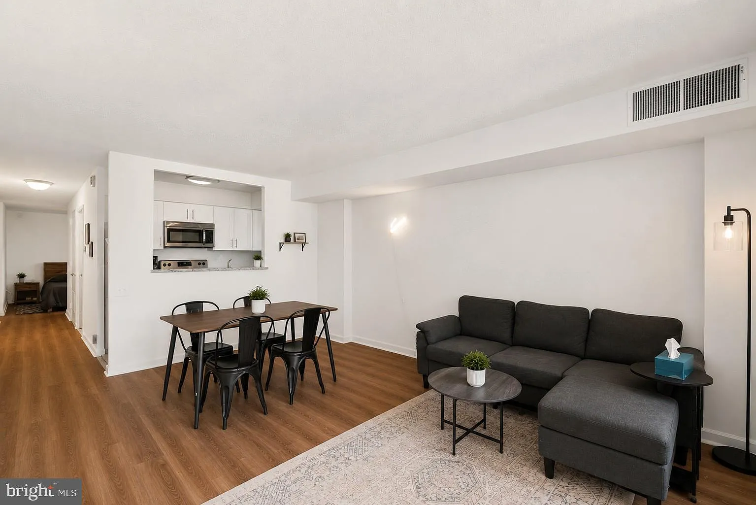 1 bed, 1.0 bath, 624 sqft, $1,995 — Photo 2