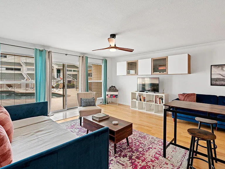 1818 S Lakeshore Blvd #8 — Photo 7