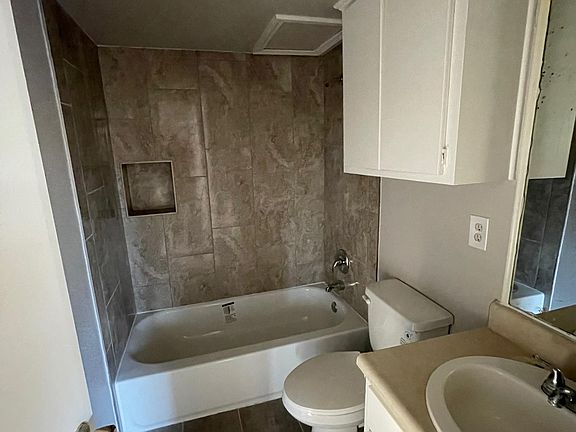 2nd image of 211 Zilla St #101