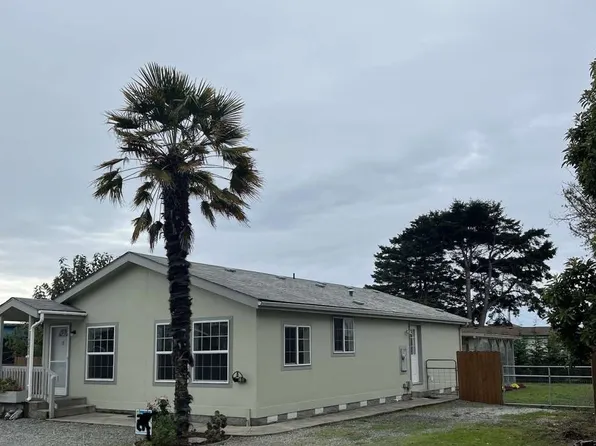 15878 Sea Cliff Dr, Brookings, OR 97415