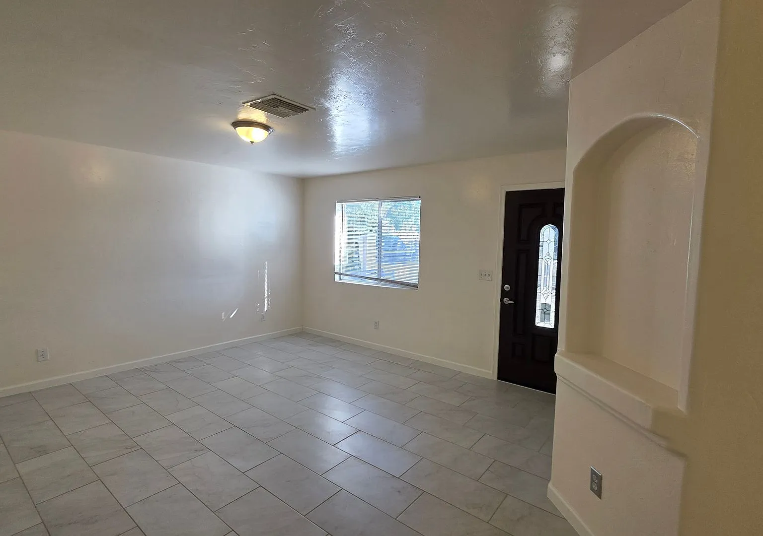 Beautiful Renovated 4 Bed 2 Bath HOME! — Photo 4