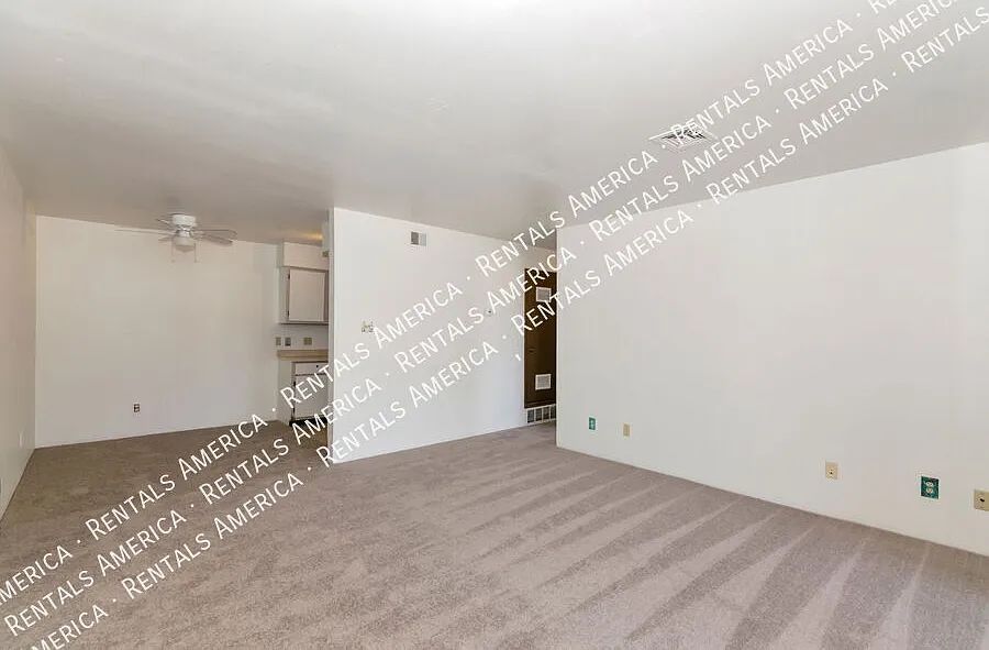 Move in special $500 off 1st month Large 1 bedroom — Photo 4