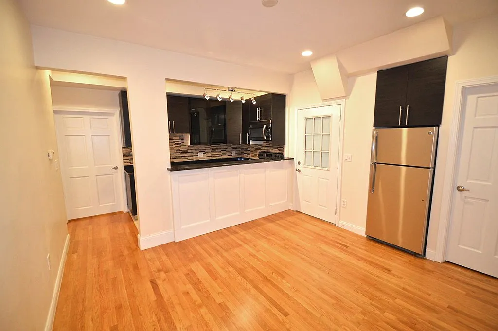 Building Photo - 1801 Beacon St #6