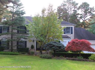8 Overlook Dr, Jackson, NJ 08527