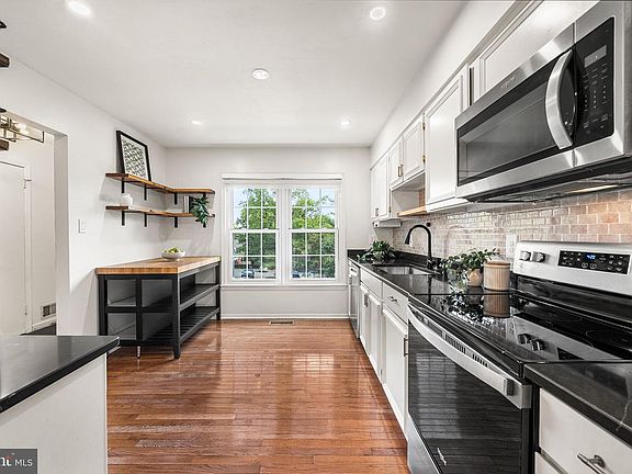 3rd image of 7440 Chummley Ct