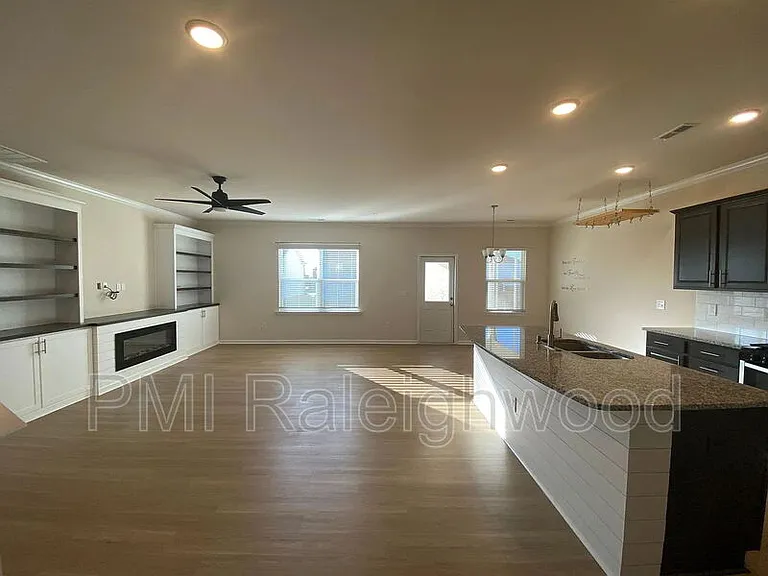 2124 Fox Chapel Pl — Photo 5