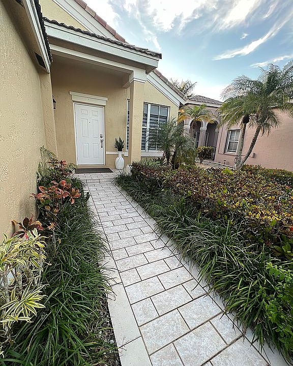 2nd image of 922 Briar Ridge Rd