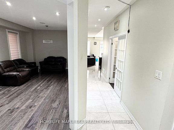 4th image of 8 Ricardo Rd