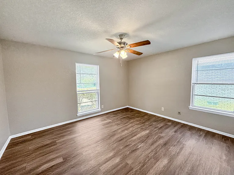 310 Mahota Dr — Photo 16