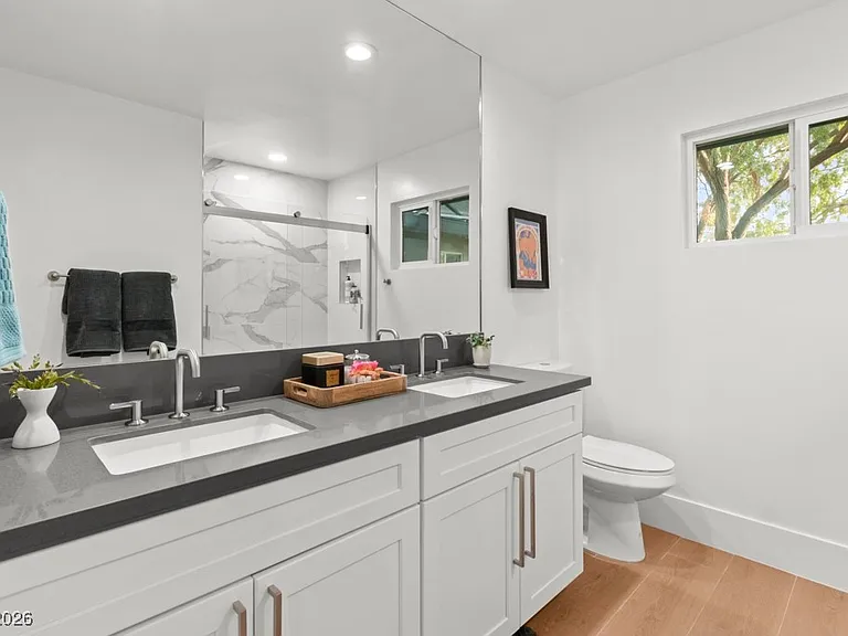 1621 Franklin Ave — Photo 33