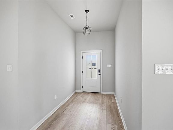 4th image of 46079 Dover Dr