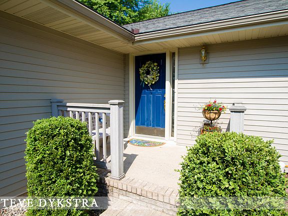 2nd image of 6849 Hermoso Ct NE