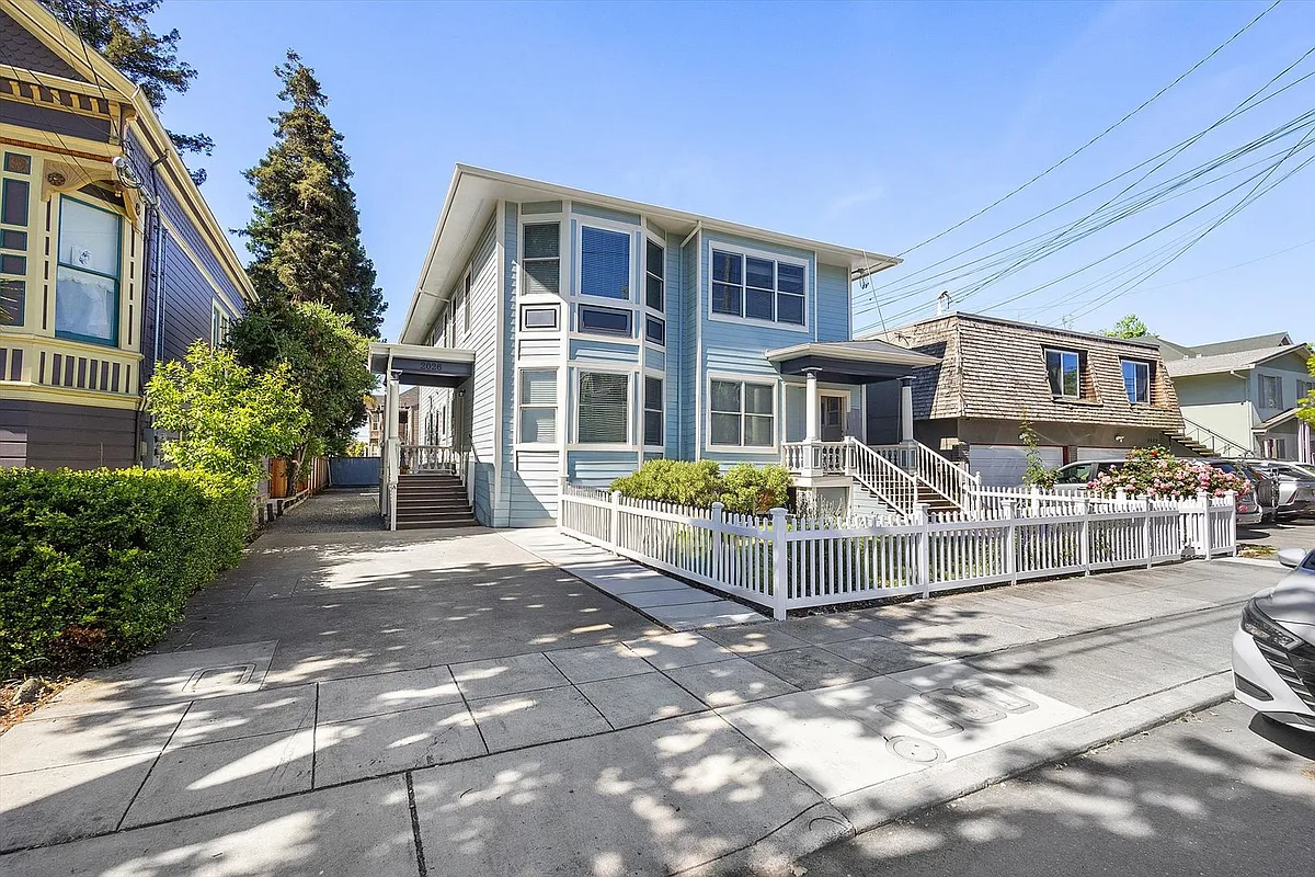 Building Photo - 2026 San Antonio Ave #D