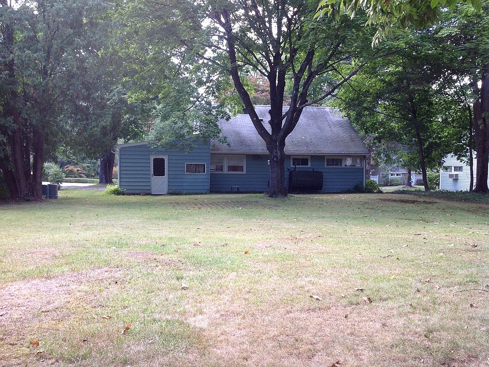 2nd image of 38 East Way