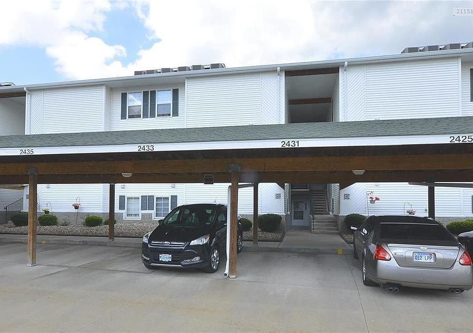 1st image of 2435 NE 68th St