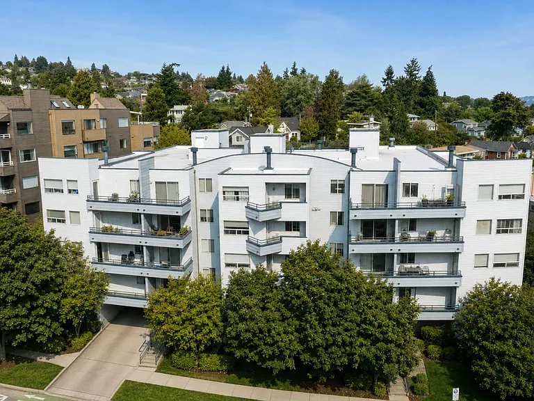 Terrace Villa Apartments — Photo 24
